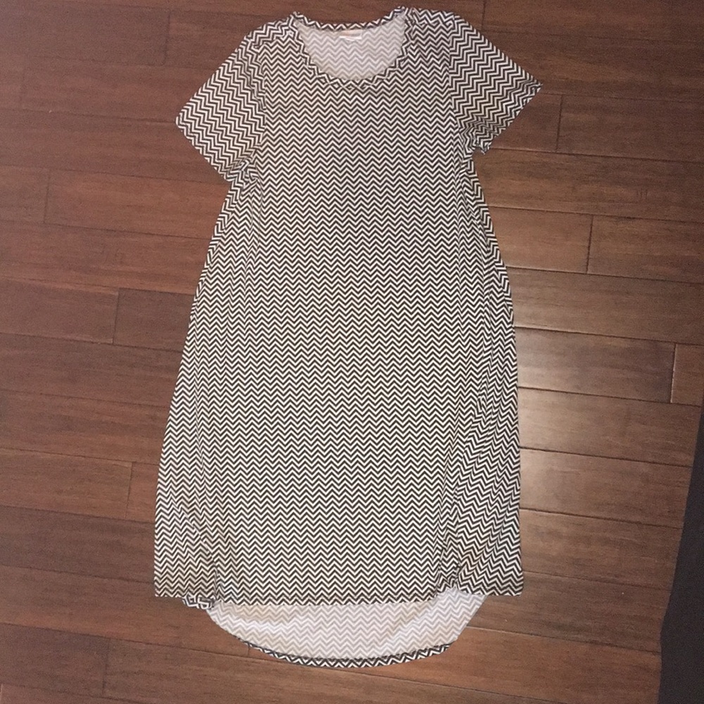 Small Lularoe Carly (Zig-Zag)